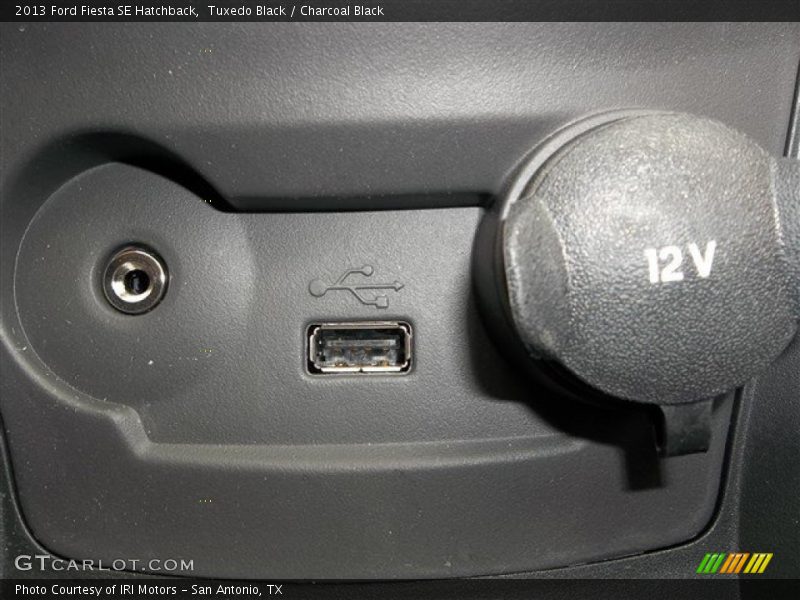 Tuxedo Black / Charcoal Black 2013 Ford Fiesta SE Hatchback