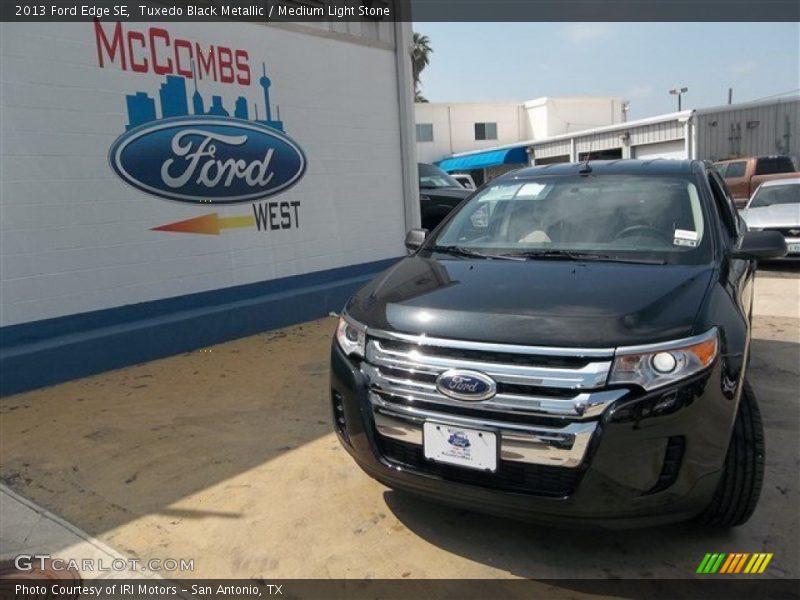 Tuxedo Black Metallic / Medium Light Stone 2013 Ford Edge SE
