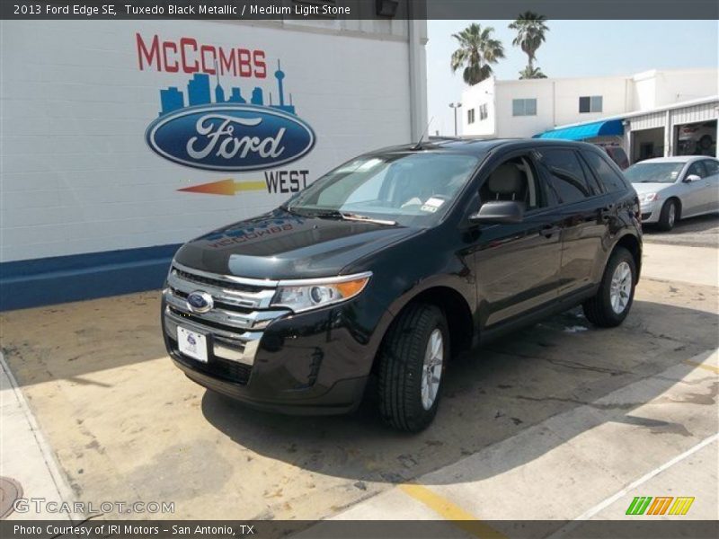 Tuxedo Black Metallic / Medium Light Stone 2013 Ford Edge SE