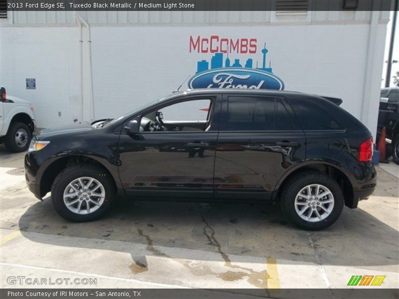 Tuxedo Black Metallic / Medium Light Stone 2013 Ford Edge SE