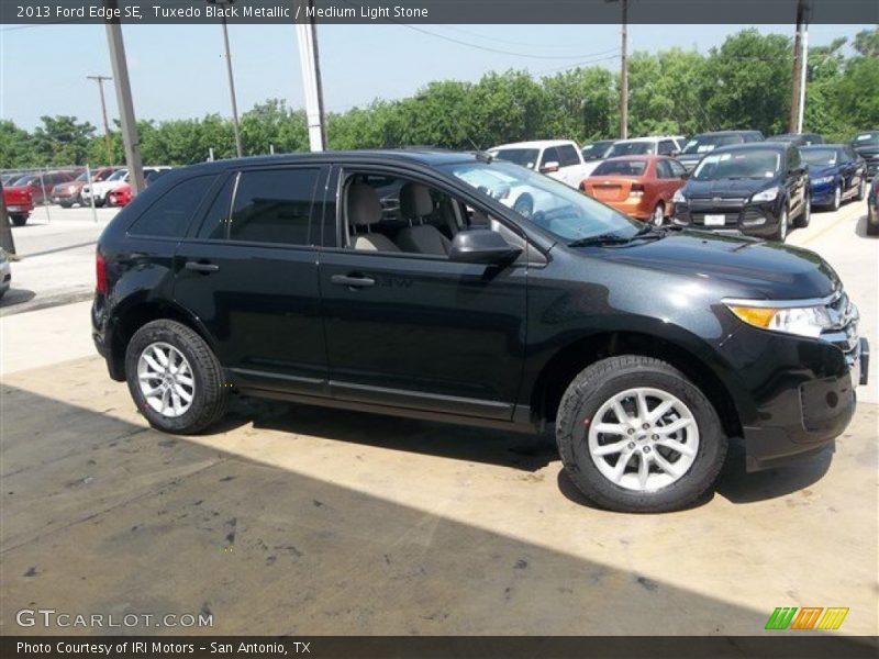 Tuxedo Black Metallic / Medium Light Stone 2013 Ford Edge SE