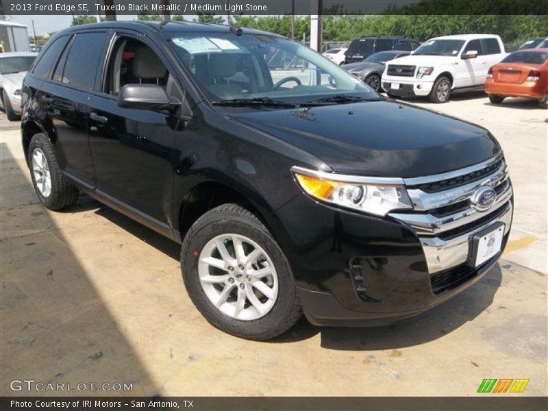 Tuxedo Black Metallic / Medium Light Stone 2013 Ford Edge SE