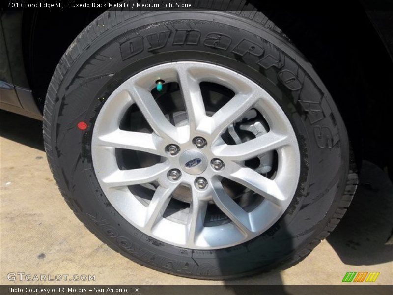 Tuxedo Black Metallic / Medium Light Stone 2013 Ford Edge SE