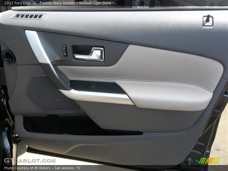 Tuxedo Black Metallic / Medium Light Stone 2013 Ford Edge SE