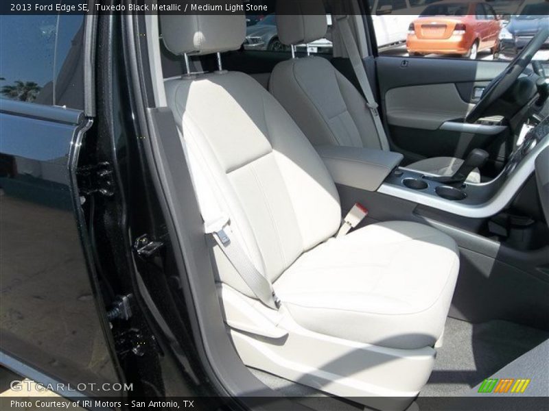 Tuxedo Black Metallic / Medium Light Stone 2013 Ford Edge SE