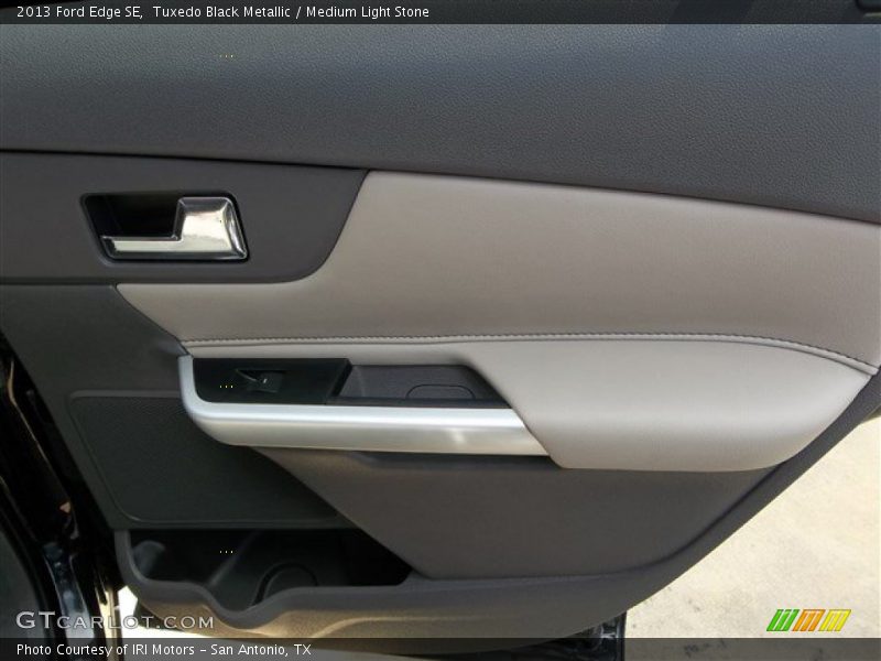 Tuxedo Black Metallic / Medium Light Stone 2013 Ford Edge SE