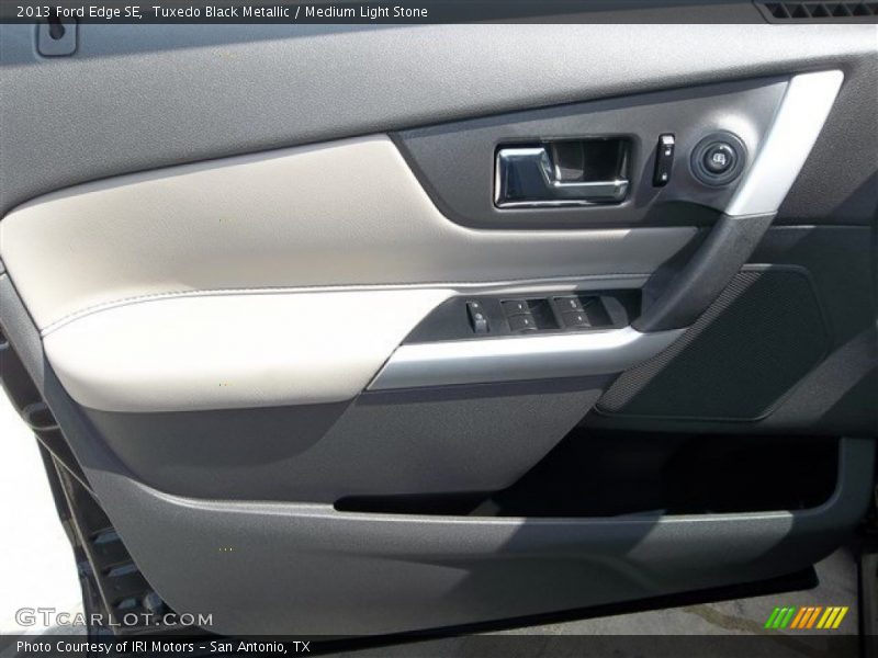 Tuxedo Black Metallic / Medium Light Stone 2013 Ford Edge SE