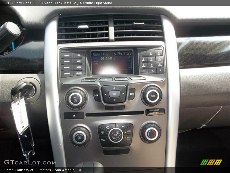 Tuxedo Black Metallic / Medium Light Stone 2013 Ford Edge SE