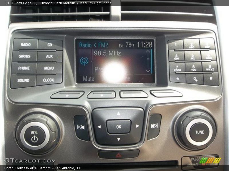 Tuxedo Black Metallic / Medium Light Stone 2013 Ford Edge SE