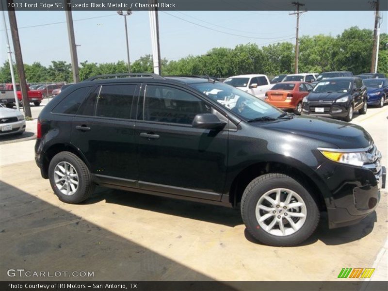 Tuxedo Black Metallic / Charcoal Black 2013 Ford Edge SE