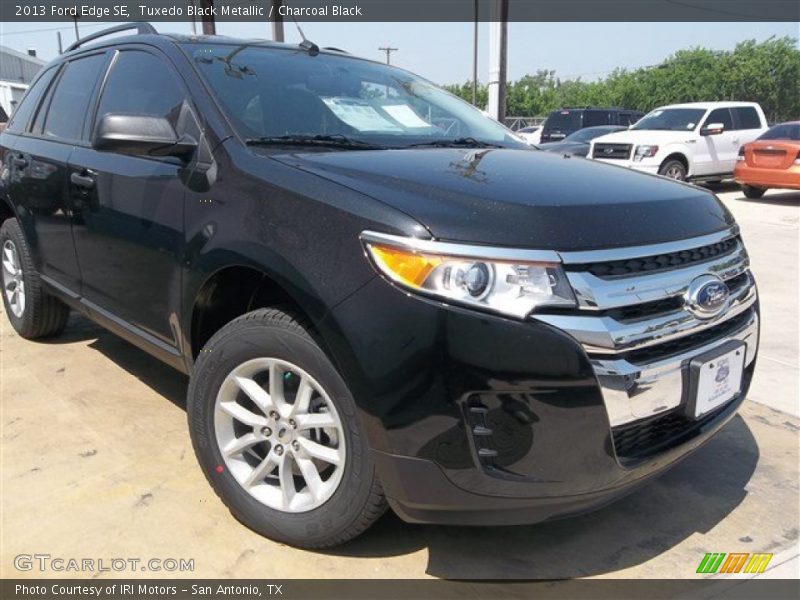 Tuxedo Black Metallic / Charcoal Black 2013 Ford Edge SE