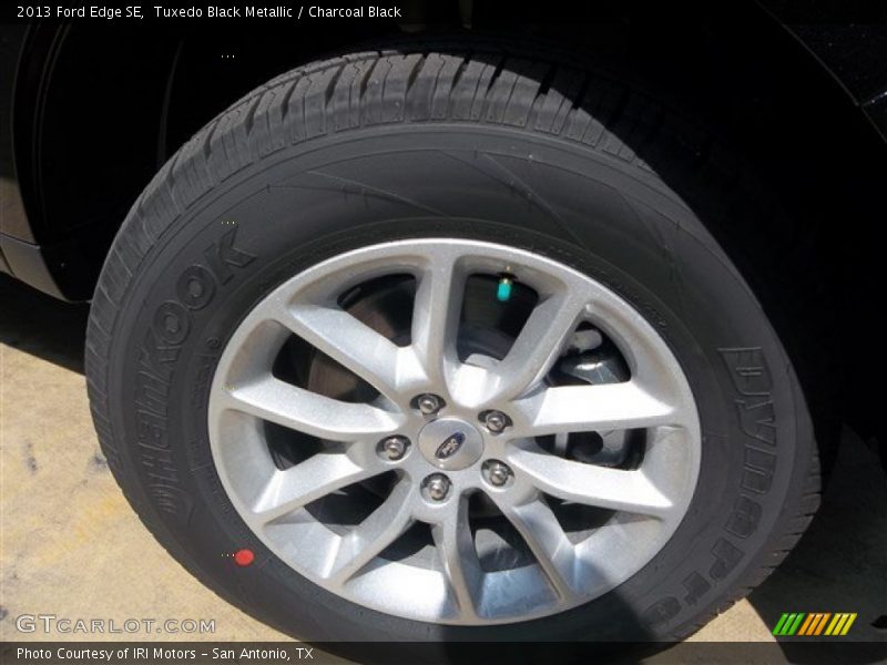 Tuxedo Black Metallic / Charcoal Black 2013 Ford Edge SE