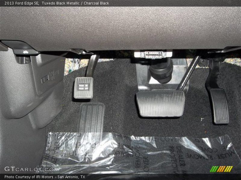 Tuxedo Black Metallic / Charcoal Black 2013 Ford Edge SE