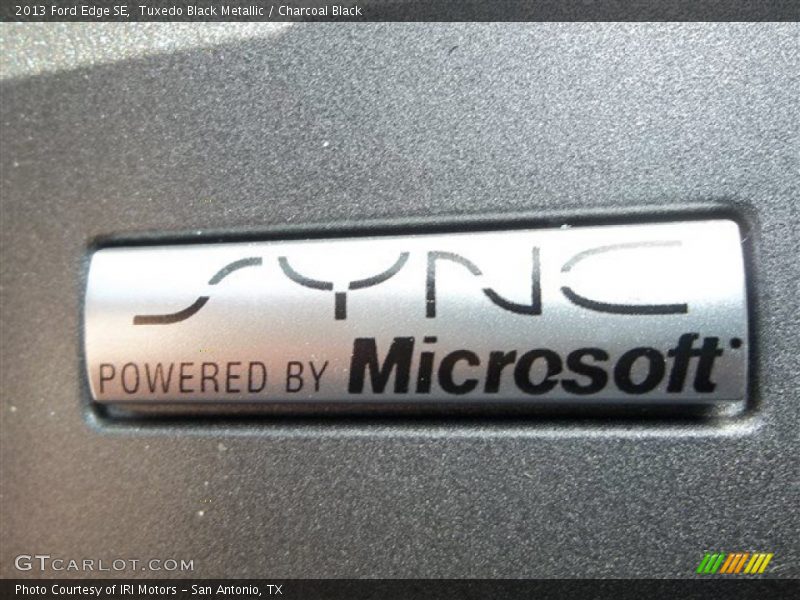 Tuxedo Black Metallic / Charcoal Black 2013 Ford Edge SE