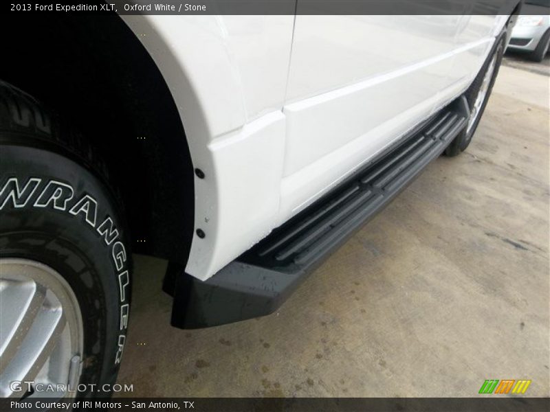 Oxford White / Stone 2013 Ford Expedition XLT
