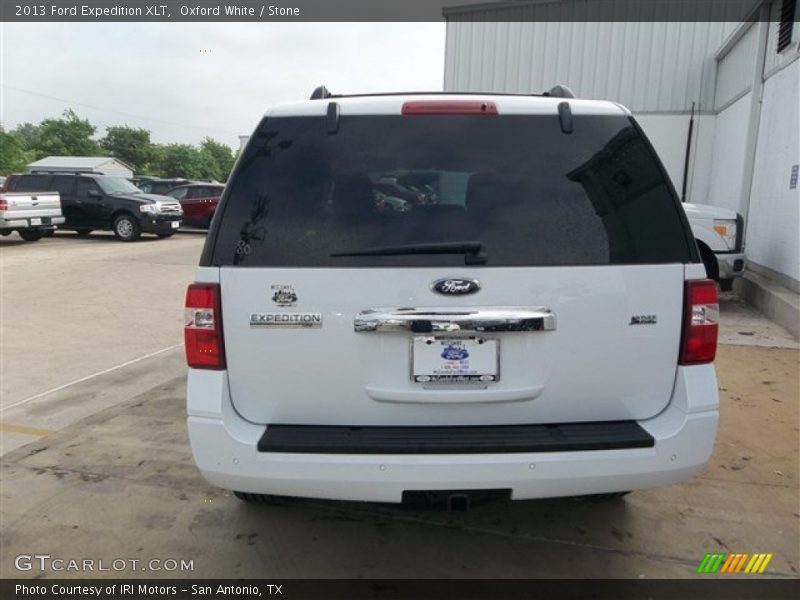 Oxford White / Stone 2013 Ford Expedition XLT