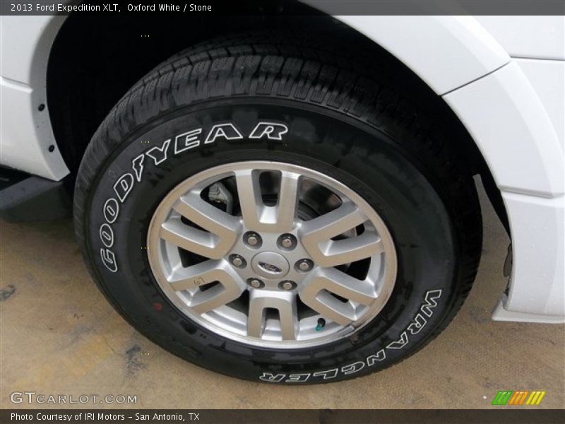 Oxford White / Stone 2013 Ford Expedition XLT