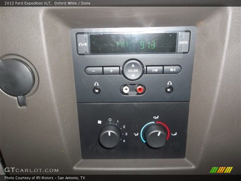 Oxford White / Stone 2013 Ford Expedition XLT