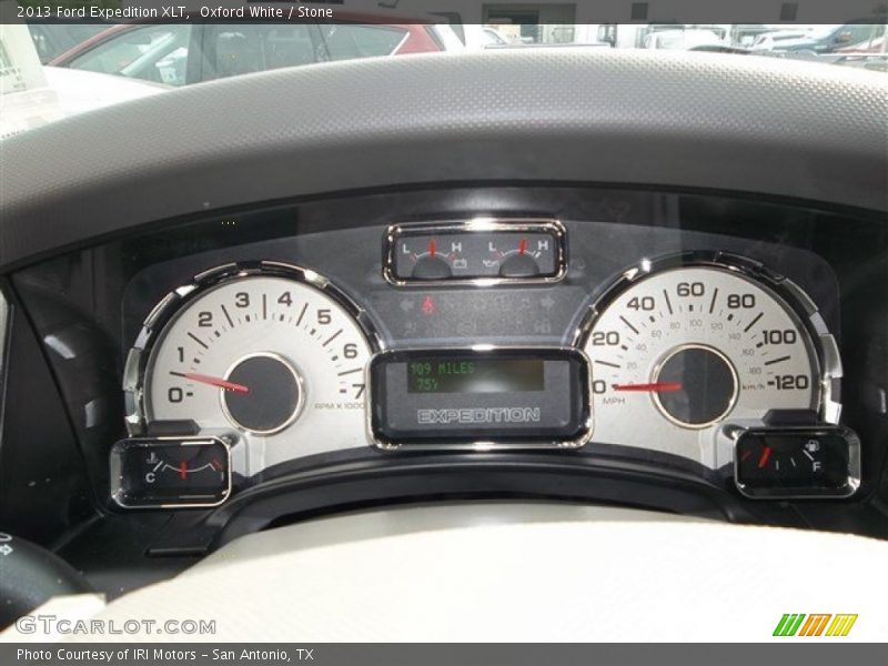 Oxford White / Stone 2013 Ford Expedition XLT