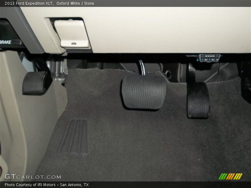 Oxford White / Stone 2013 Ford Expedition XLT