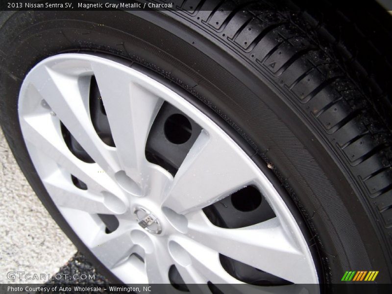 Magnetic Gray Metallic / Charcoal 2013 Nissan Sentra SV