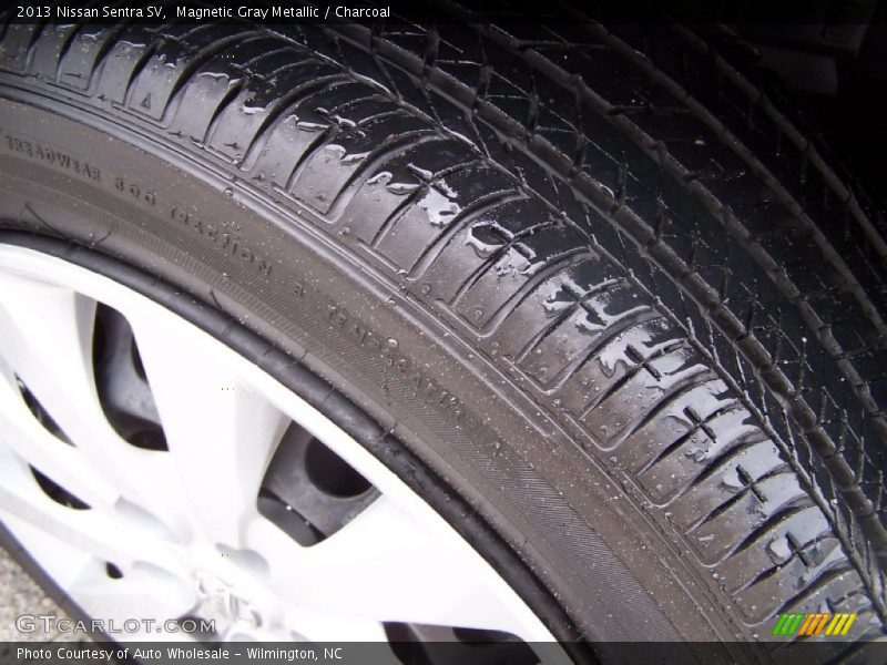 Magnetic Gray Metallic / Charcoal 2013 Nissan Sentra SV