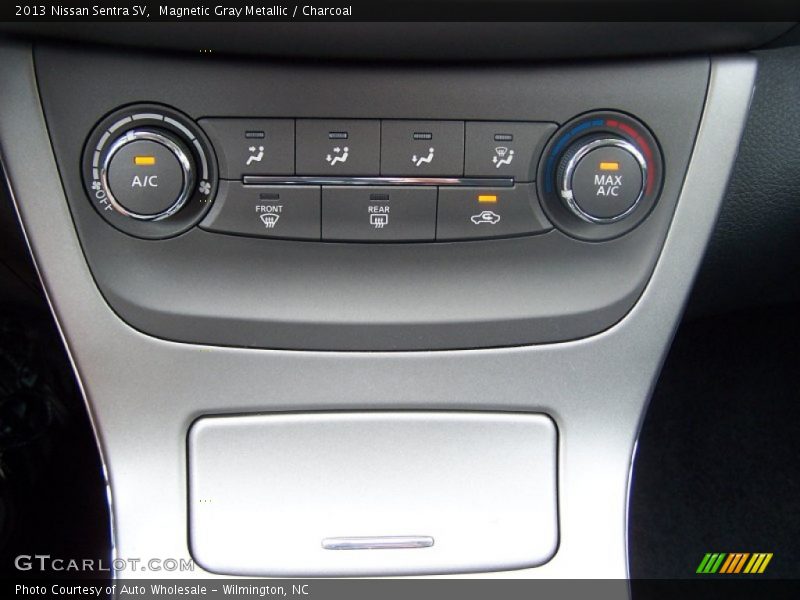 Magnetic Gray Metallic / Charcoal 2013 Nissan Sentra SV