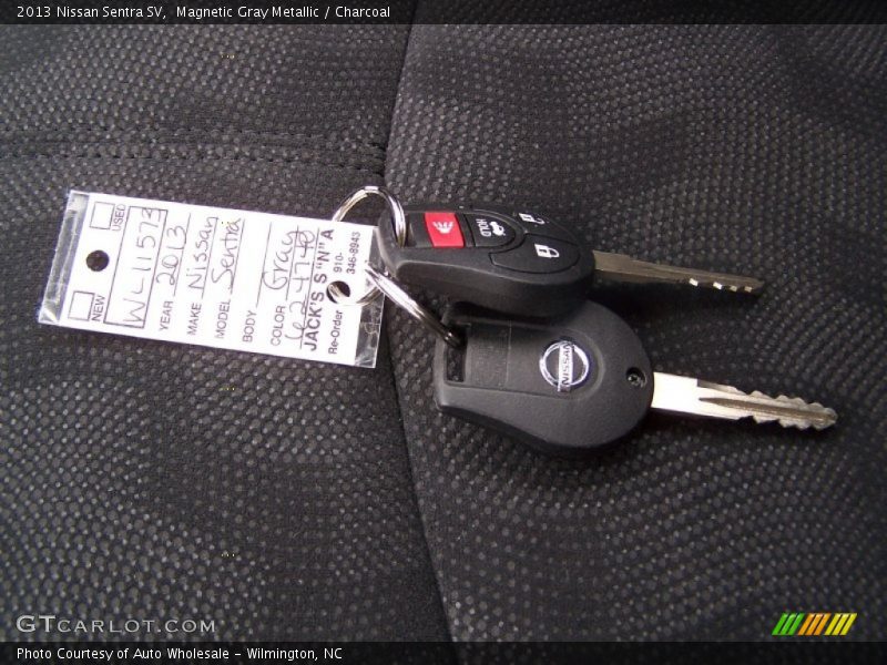 Magnetic Gray Metallic / Charcoal 2013 Nissan Sentra SV