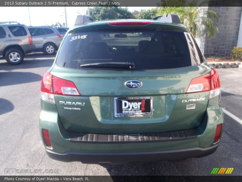 Cypress Green Pearl / Ivory 2013 Subaru Outback 2.5i Premium