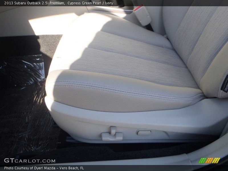 Cypress Green Pearl / Ivory 2013 Subaru Outback 2.5i Premium