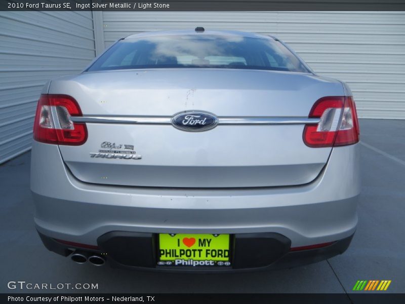 Ingot Silver Metallic / Light Stone 2010 Ford Taurus SE