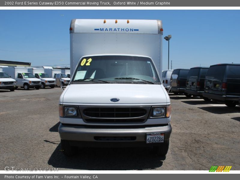 Oxford White / Medium Graphite 2002 Ford E Series Cutaway E350 Commercial Moving Truck