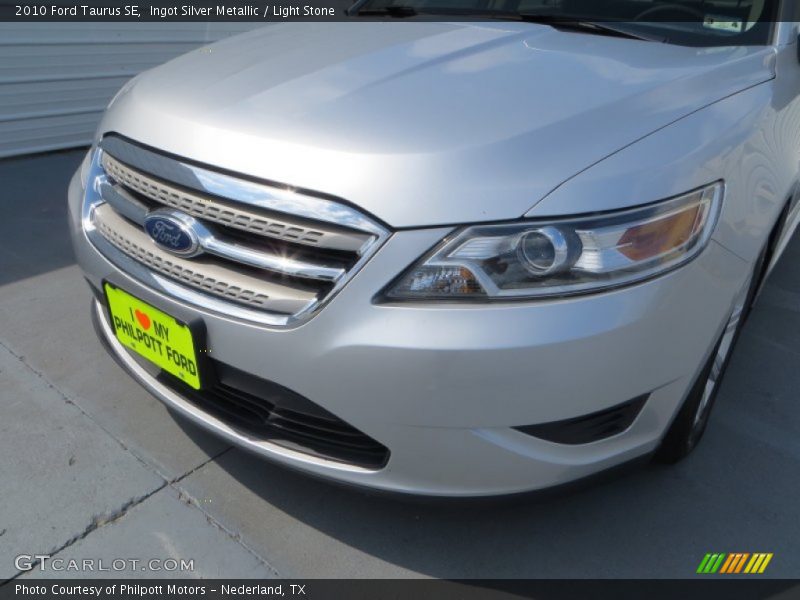 Ingot Silver Metallic / Light Stone 2010 Ford Taurus SE