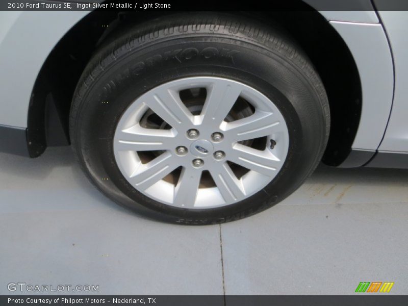 Ingot Silver Metallic / Light Stone 2010 Ford Taurus SE