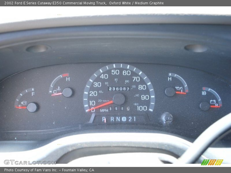 Oxford White / Medium Graphite 2002 Ford E Series Cutaway E350 Commercial Moving Truck