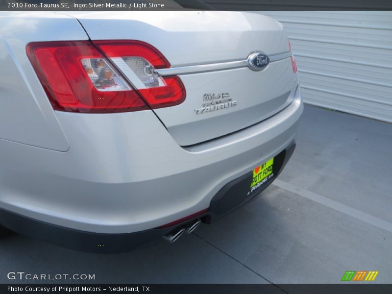 Ingot Silver Metallic / Light Stone 2010 Ford Taurus SE
