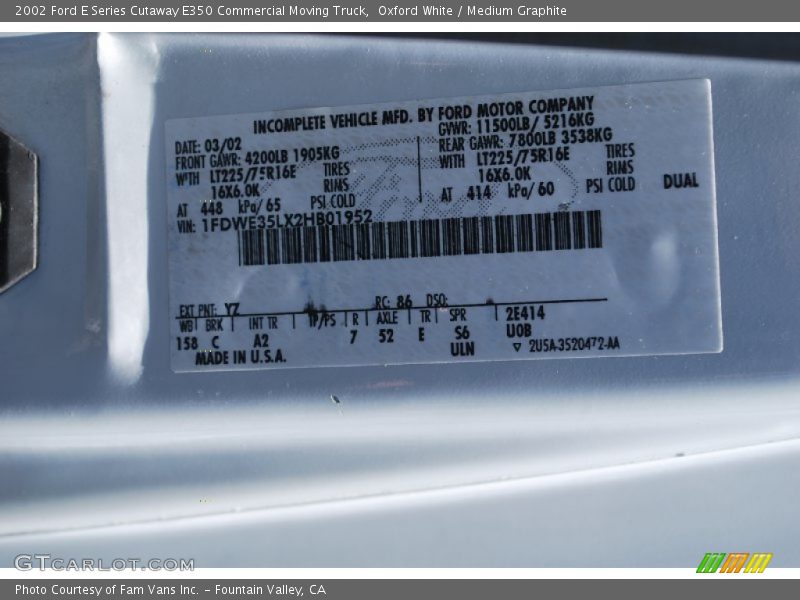 Oxford White / Medium Graphite 2002 Ford E Series Cutaway E350 Commercial Moving Truck