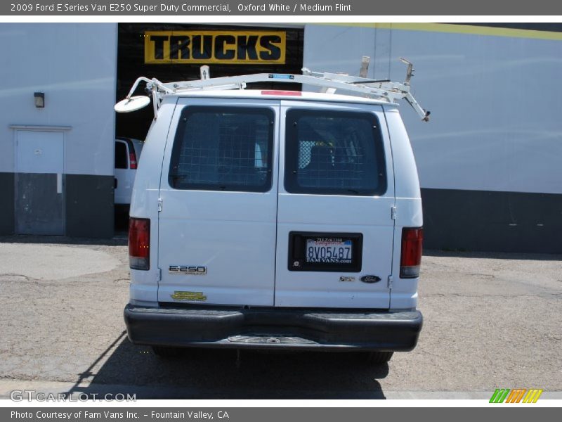 Oxford White / Medium Flint 2009 Ford E Series Van E250 Super Duty Commercial