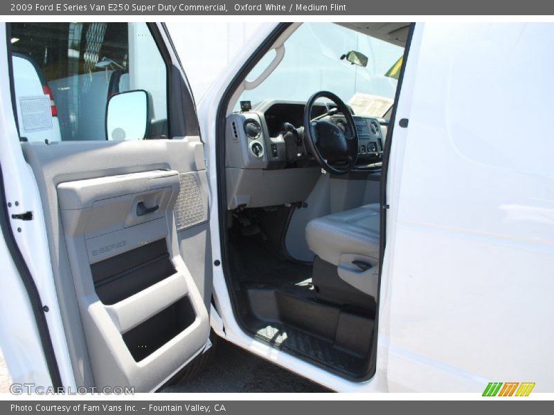 Oxford White / Medium Flint 2009 Ford E Series Van E250 Super Duty Commercial