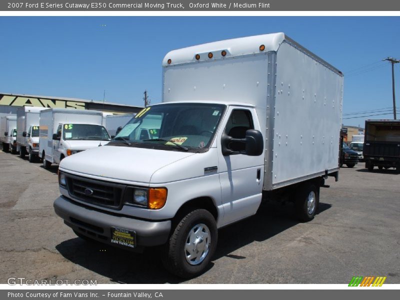 Oxford White / Medium Flint 2007 Ford E Series Cutaway E350 Commercial Moving Truck
