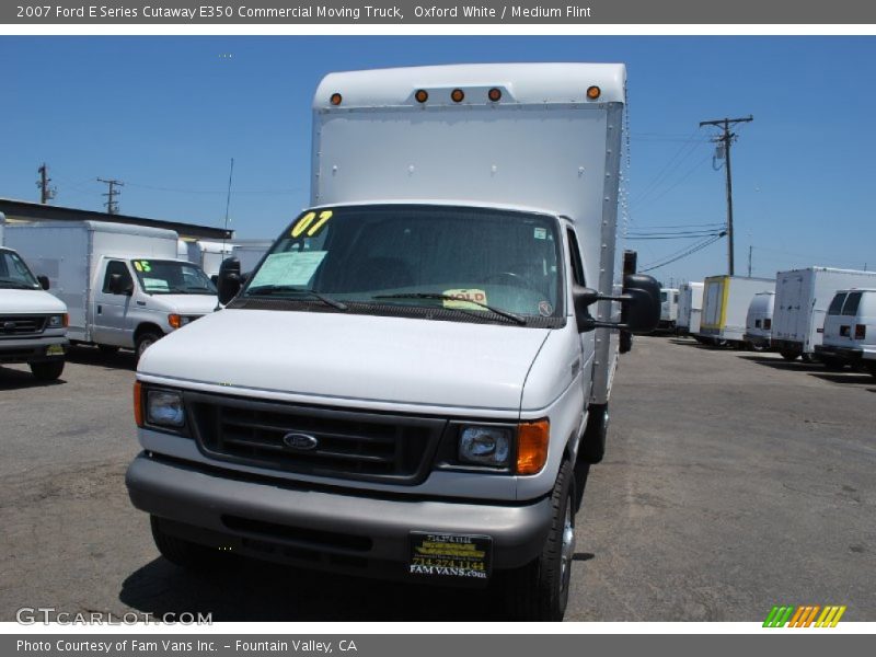 Oxford White / Medium Flint 2007 Ford E Series Cutaway E350 Commercial Moving Truck