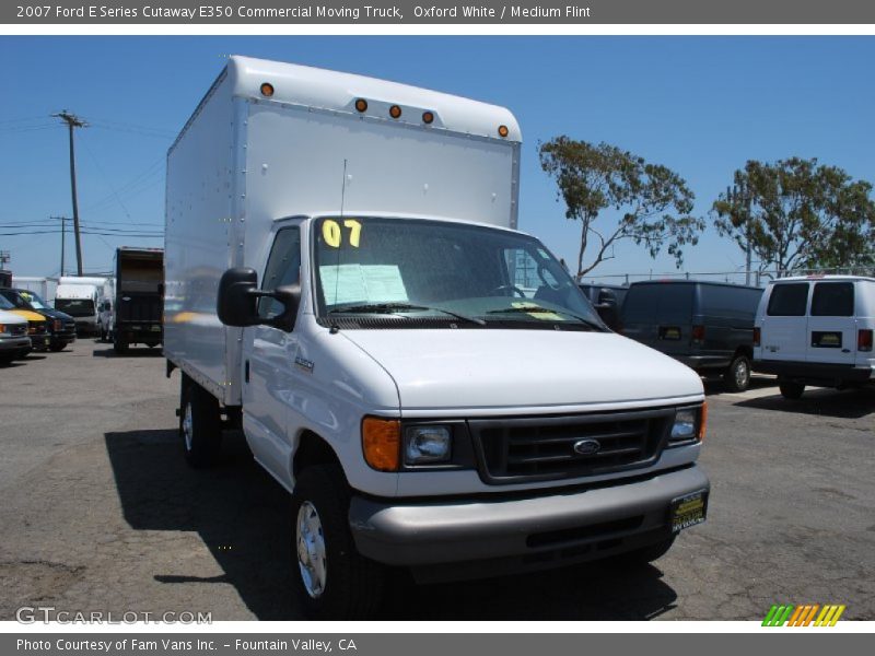 Oxford White / Medium Flint 2007 Ford E Series Cutaway E350 Commercial Moving Truck