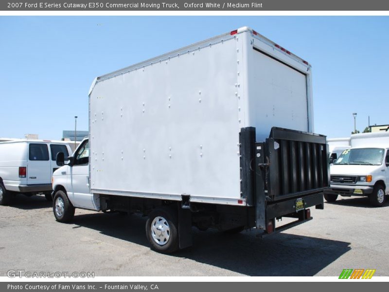 Oxford White / Medium Flint 2007 Ford E Series Cutaway E350 Commercial Moving Truck
