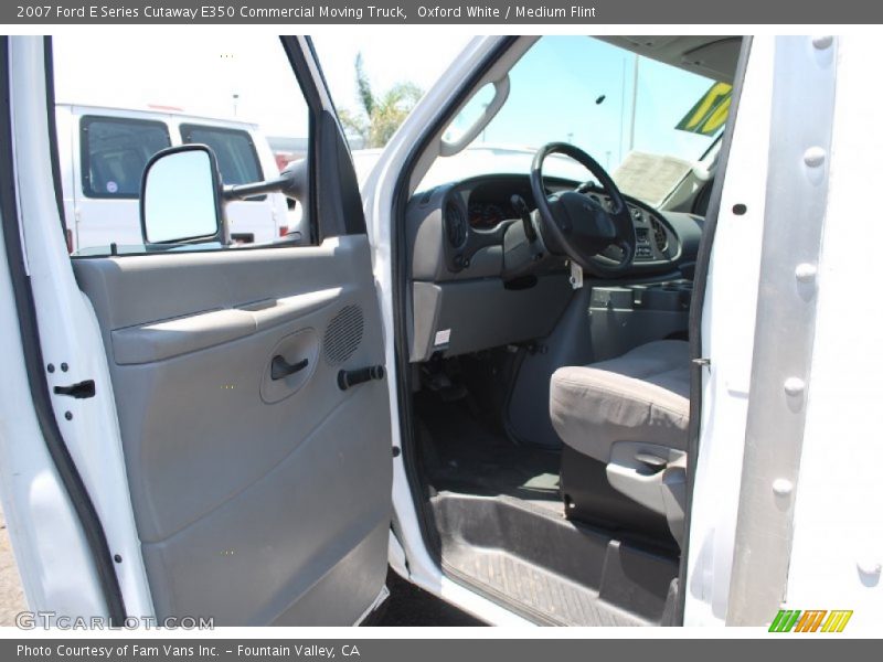 Oxford White / Medium Flint 2007 Ford E Series Cutaway E350 Commercial Moving Truck