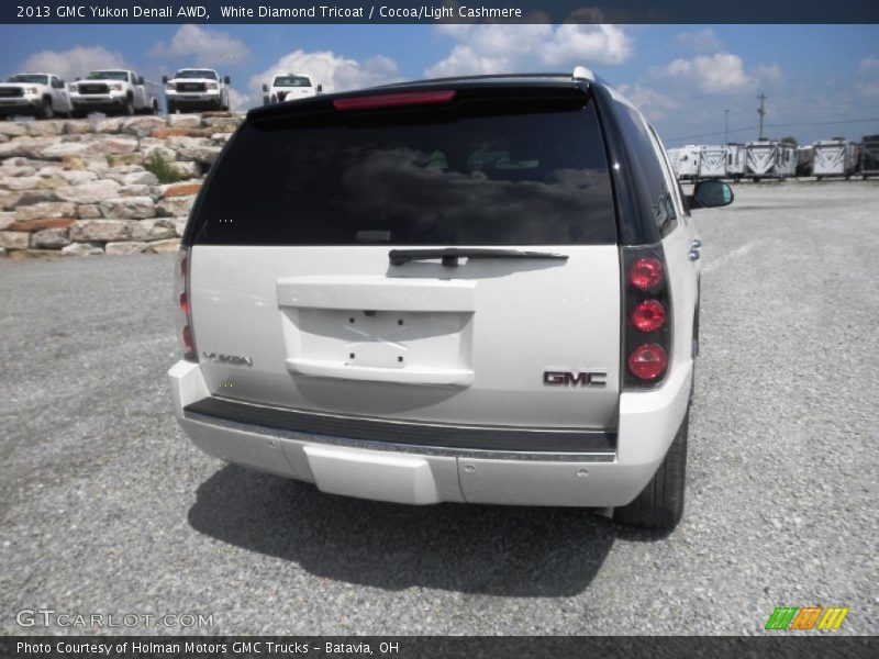 White Diamond Tricoat / Cocoa/Light Cashmere 2013 GMC Yukon Denali AWD