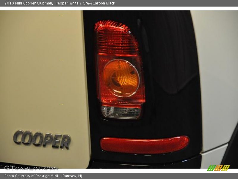 Pepper White / Grey/Carbon Black 2010 Mini Cooper Clubman