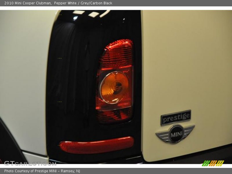 Pepper White / Grey/Carbon Black 2010 Mini Cooper Clubman