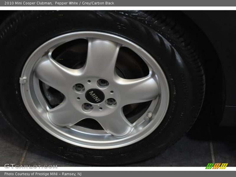 Pepper White / Grey/Carbon Black 2010 Mini Cooper Clubman