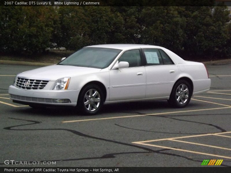 White Lightning / Cashmere 2007 Cadillac DTS Luxury II