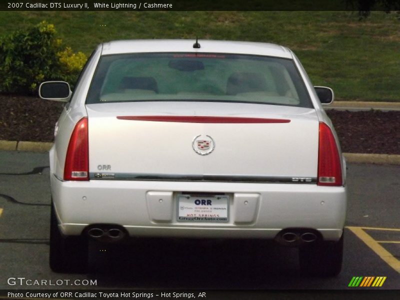 White Lightning / Cashmere 2007 Cadillac DTS Luxury II